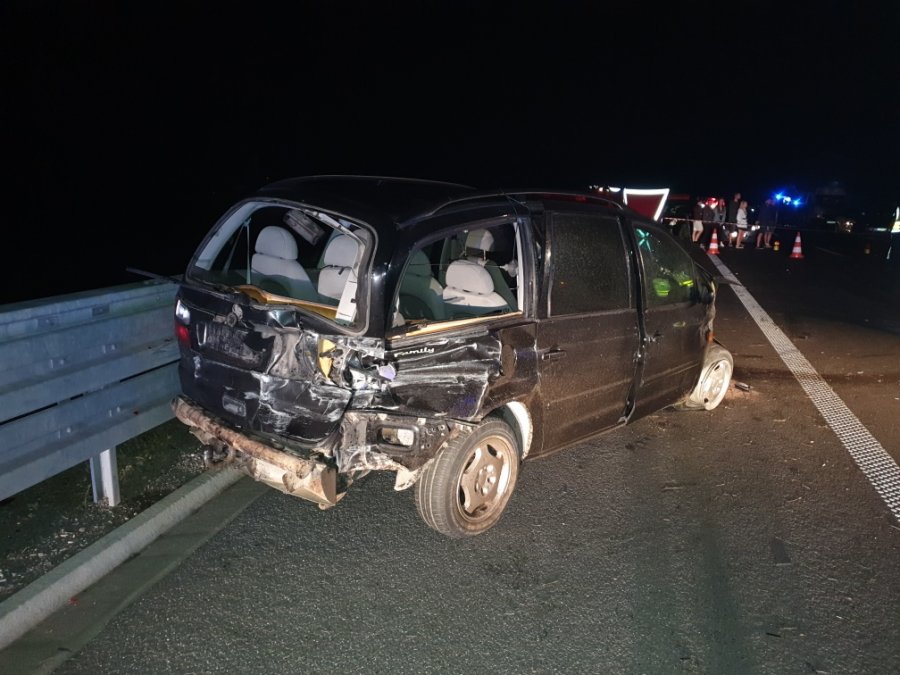 Ogromna siła uderzenia wyrzuciła go z auta. Kierowca pędził 140 km/h [FOTO] - Zdjęcie główne