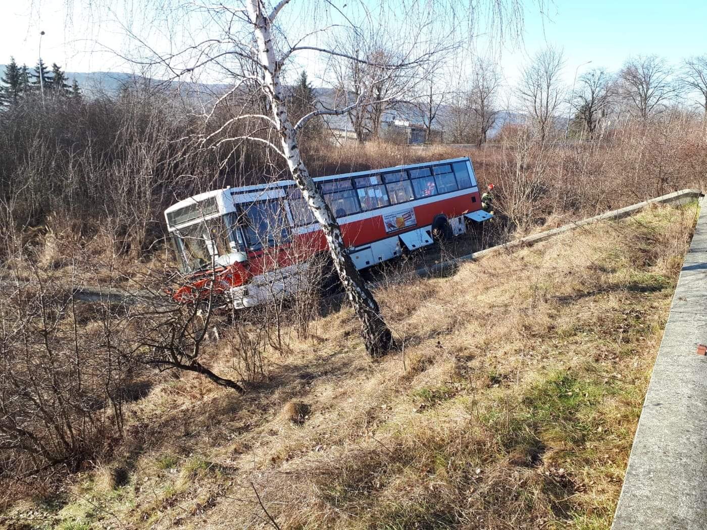 Autobus wypadł z drogi [OŚWIADCZENIE] - Zdjęcie główne