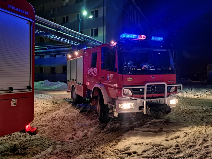 Blacha przygniotła mężczyznę! Wypadek w fabryce w Nowej Dębie! - Zdjęcie główne