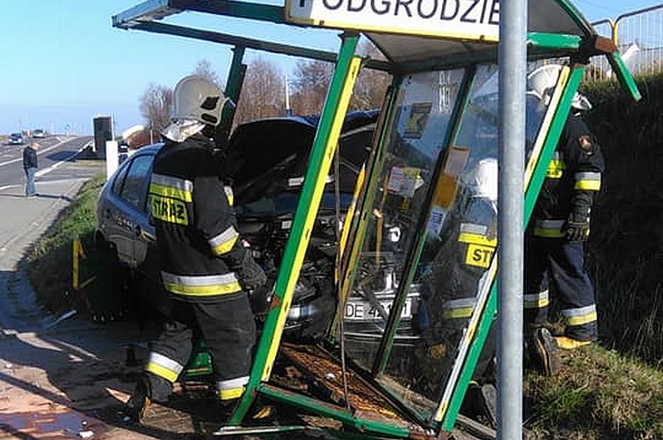 STARANOWAŁ przystanek autobusowy [FOTO] - Zdjęcie główne