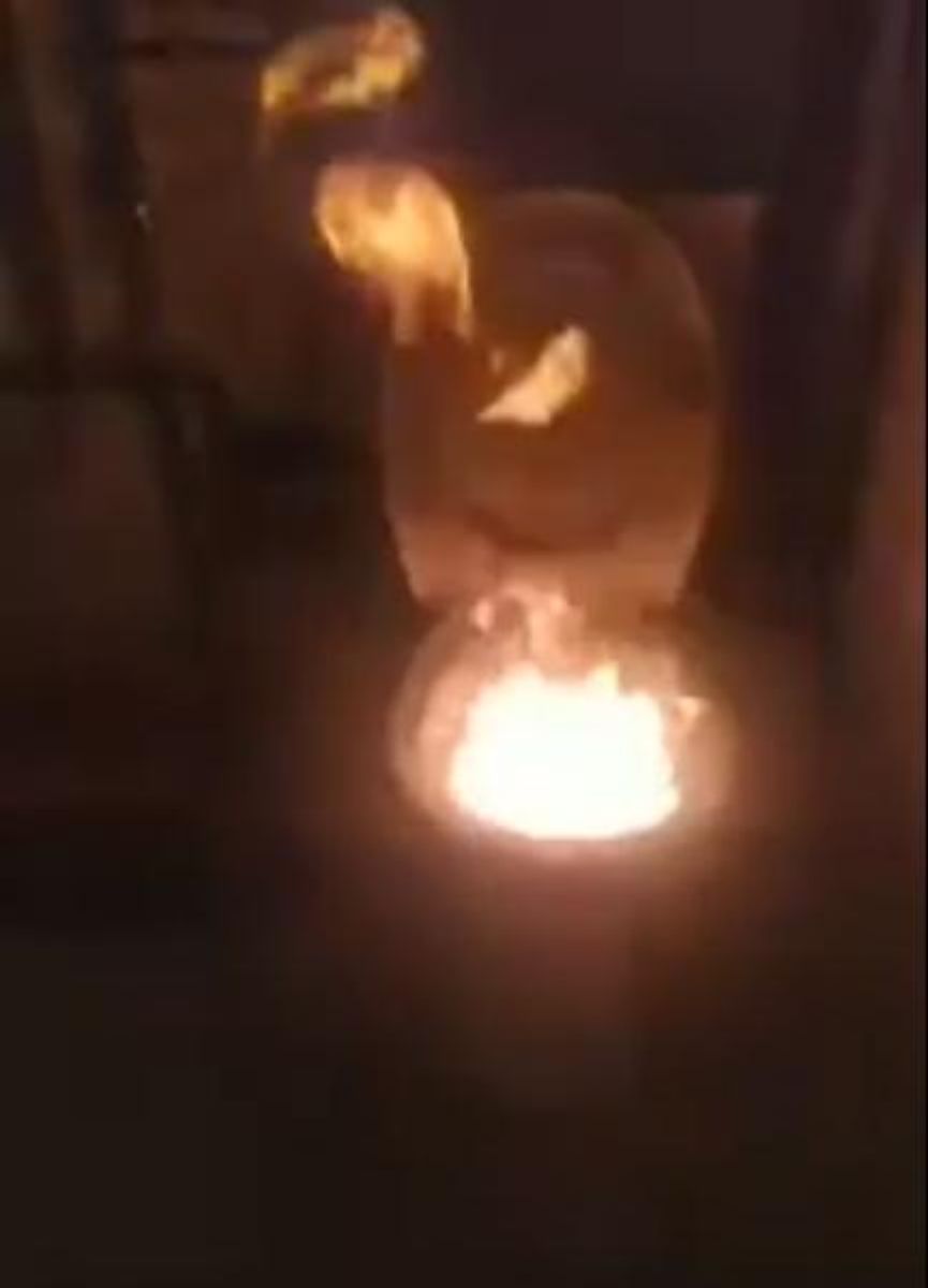 Podpalił dom i pokazał to na relacji na żywo! [VIDEO BEZ CENZURY] - Zdjęcie główne