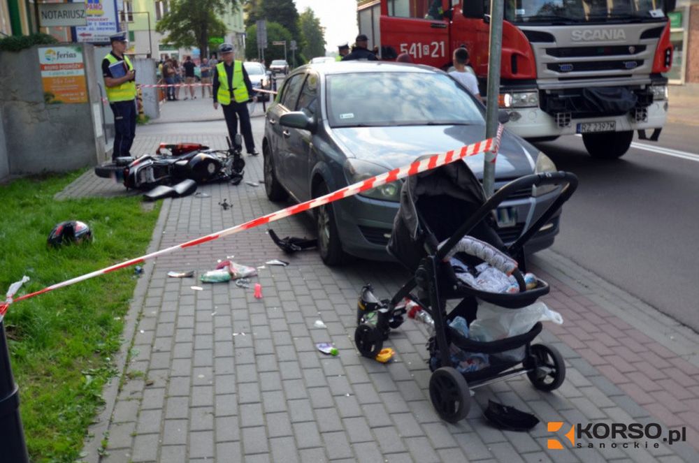 Motocyklista staranował ludzi na chodniku! Mocne sceny w Sanoku! [VIDEO] - Zdjęcie główne