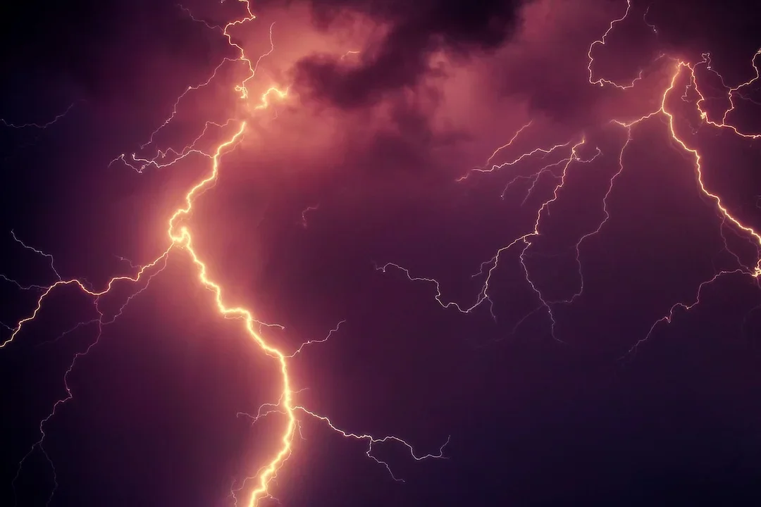 Alert Instytutu Meteorologii i Gospodarki Wodnej. Na Podkarpaciu możliwe są burze oraz silne opady deszczu [RADAR ONLINE] - Zdjęcie główne