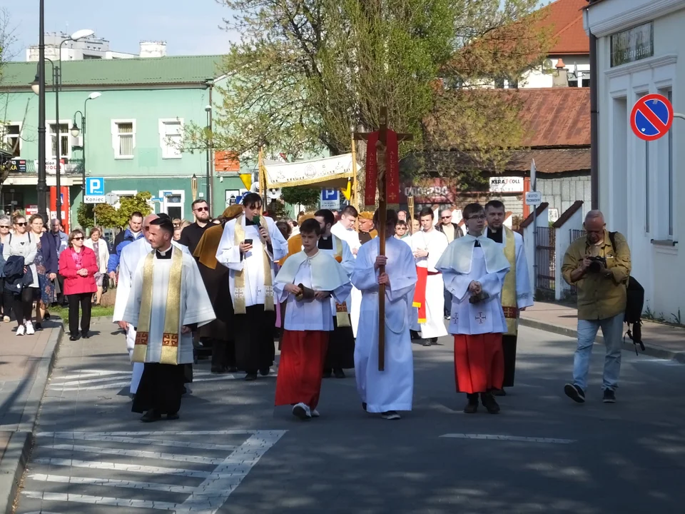Parafialny Kongres Eucharystyczny w Tarnobrzegu. Zobacz zdjęcia z procesji - Zdjęcie główne