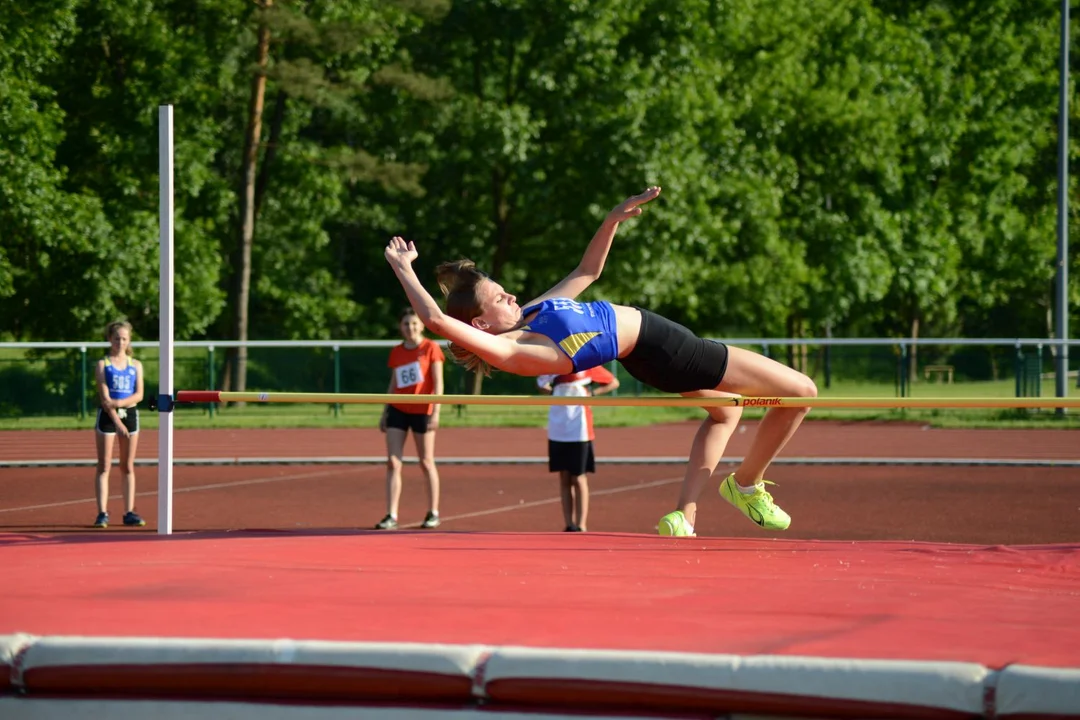 Grad rekordów podczas lekkoatletycznych Mistrzostw Województwa Podkarpackiego U-13, U-14 w Stalowej Woli. Gospodarze ze Stali wygrali klasyfikację medalową [ZDJĘCIA - CZĘŚĆ 2] - Zdjęcie główne