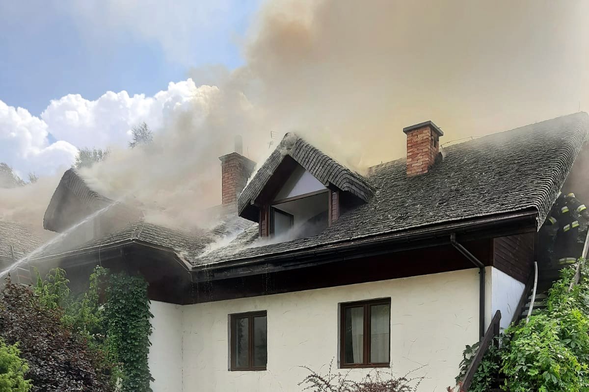 zdjęcia płonącego pensjonatu