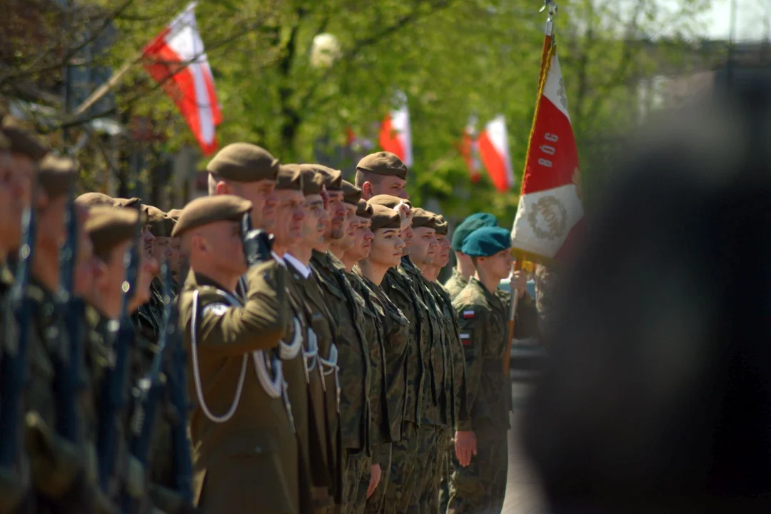 "Terytorialsi" z 32. Batalionu Piechoty Lekkiej z Niska z patronem. Jest nim kapitan Stanisław Uczciwek. Zobacz zdjęcia z uroczystości w Tarnobrzegu - Zdjęcie główne