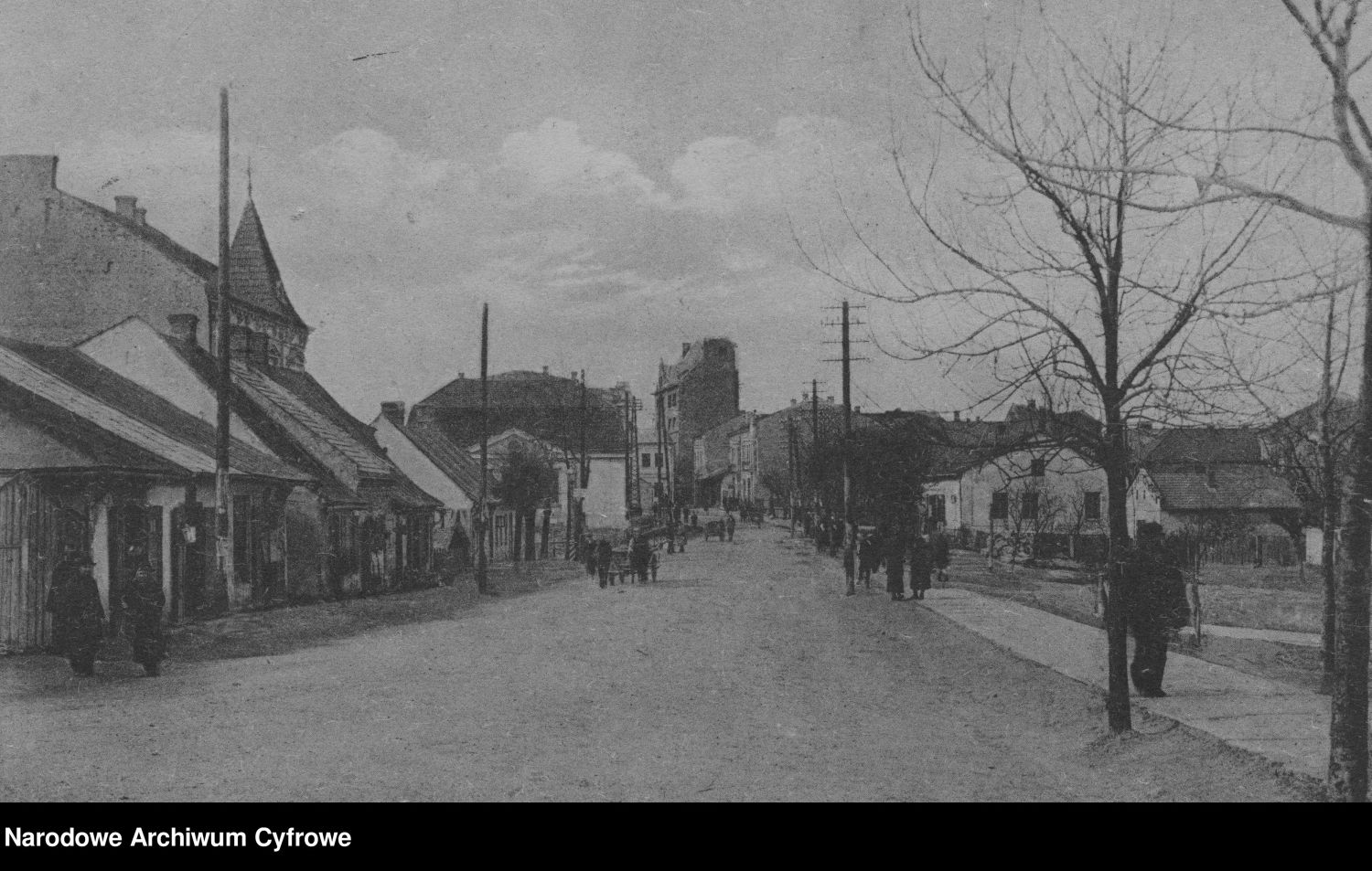 Dębica na fotografiach sprzed blisko stu lat. Zobacz jak bardzo zmieniło się to podkarpackie miasto [ZDJĘCIA] - Zdjęcie główne