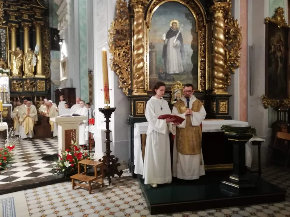 Liturgia Wigilii Paschalnej w Klasztorze Ojców Dominikanów w Tarnobrzegu [ZDJĘCIA] - Zdjęcie główne