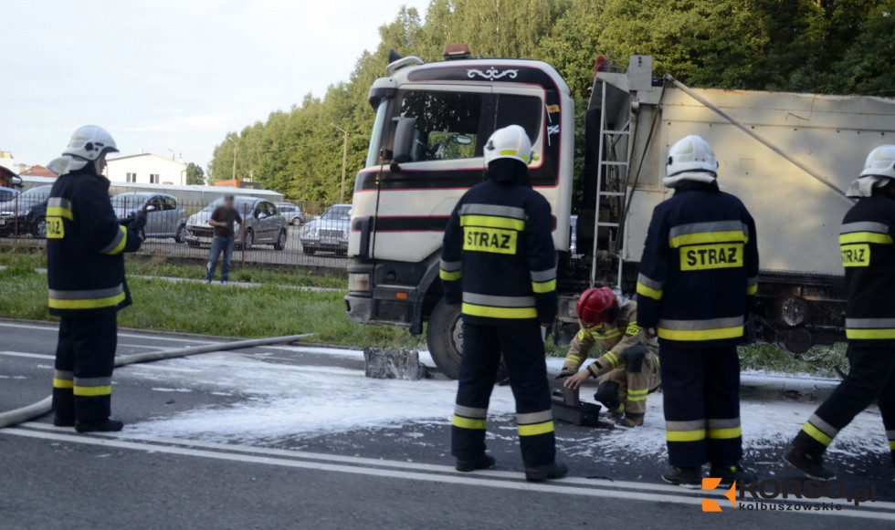 Ciężarówka stanęła w ogniu na drodze krajowej! [FOTO] - Zdjęcie główne