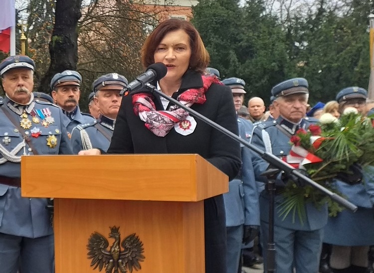 TO JUŻ PEWNE! Ewa Leniart OPUSZCZA Sejm RP. Wraca do Rzeszowa - Zdjęcie główne