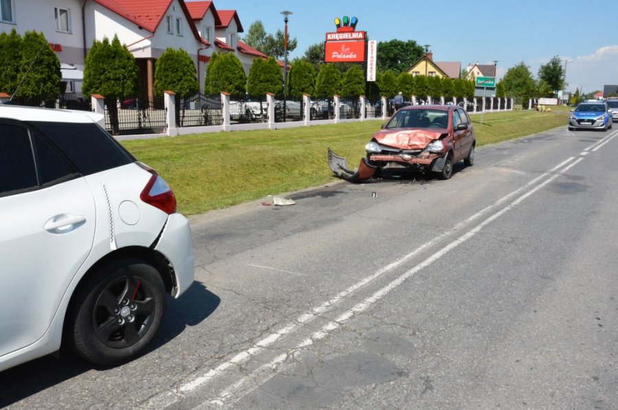 Kraksa trzech pojazdów. Jedna osoba została poważnie ranna [ZDJĘCIA] - Zdjęcie główne