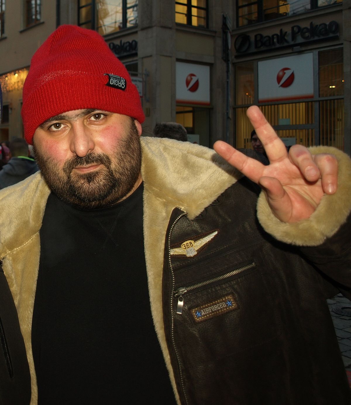 Adam Asanov - piosenkarz, kompozytor, autor tekstów pochodzenia bułgarskiego. Urodził się i wychował w Rzeszowie. W 2013 roku zastąpił Pawła Kukiza w zespole Piersi. Utwór "Bałkanica", do którego teledysk był nagrywany na rzeszowskim rynku, w 2014 roku został nominowany do nagrody Fryderyka w kategorii Muzyka Rozrywkowa.