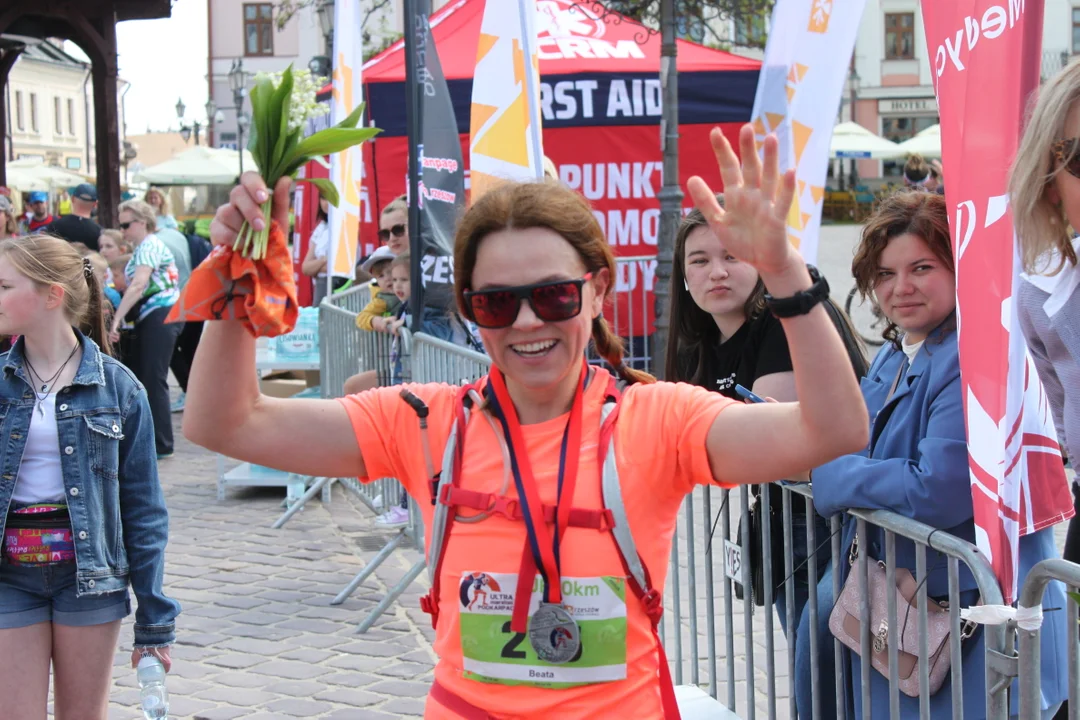 VIII Ultramaraton Podkarpacki. Szczęśliwi biegacze na mecie w Rzeszowie [ZDJĘCIA, WIDEO] - Zdjęcie główne