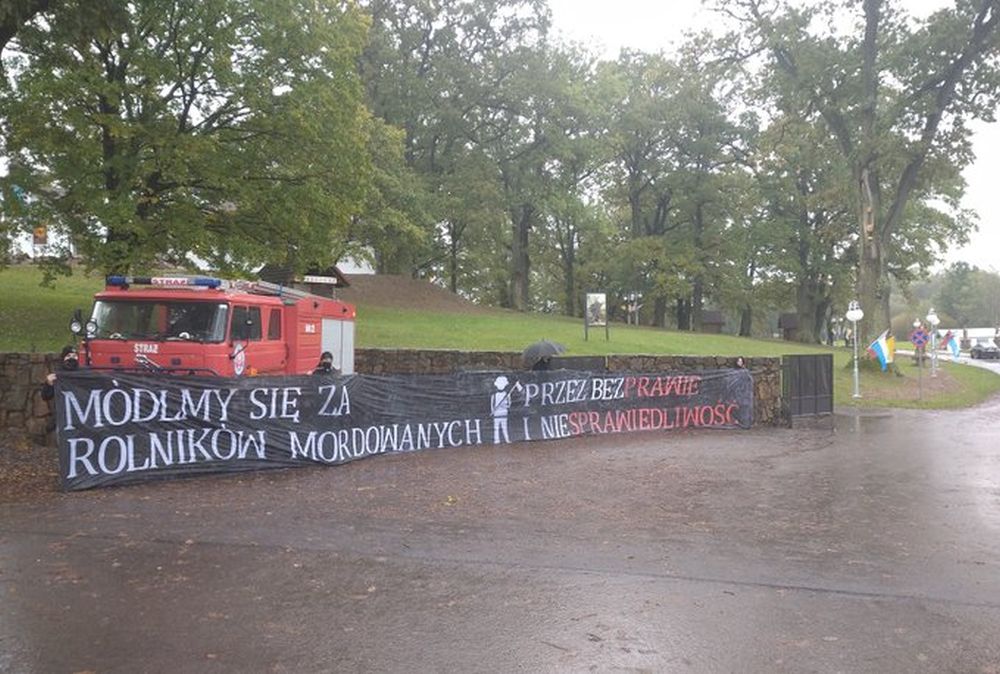 Polityczne tuzy PiS-u modliły się na Podkarpaciu. Gorzkie pozdrowienia od Narodowców i Konfederacji! [VIDEO] - Zdjęcie główne