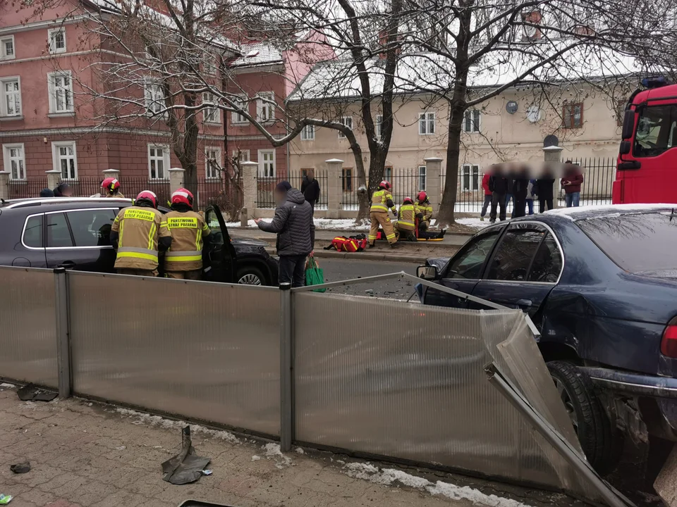 Zderzenie trzech samochodów w Przeworsku! Cztery osoby ranne! [ZDJĘCIA] - Zdjęcie główne