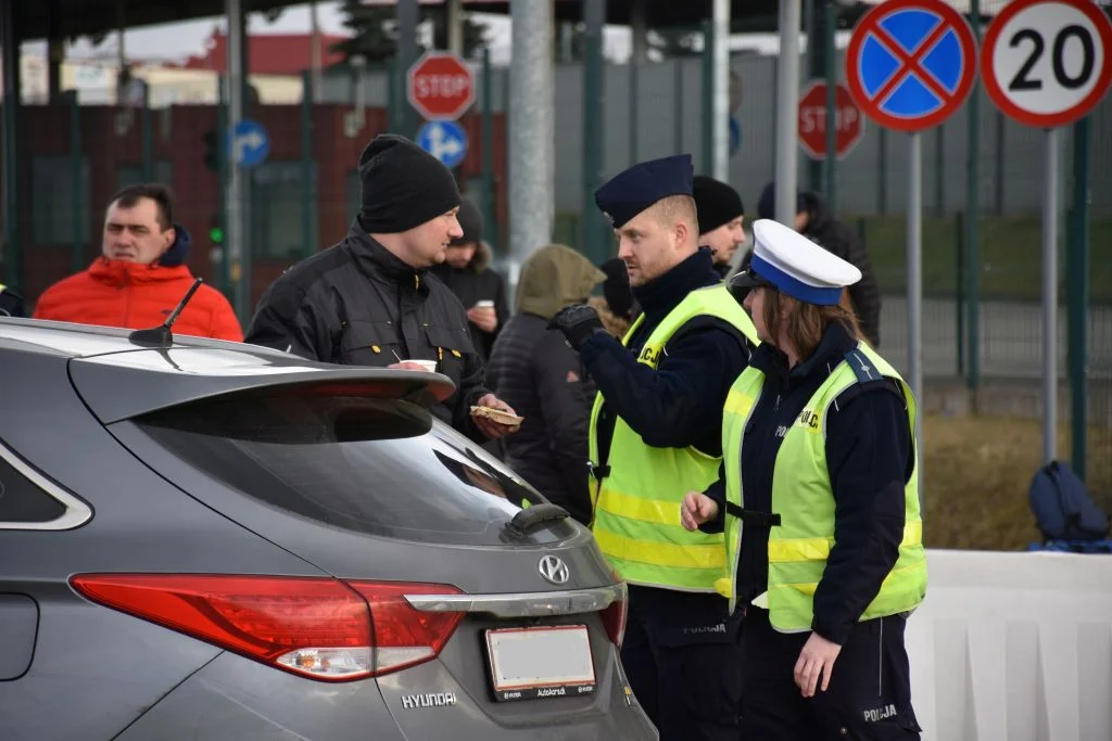 Kibole na ulicach Przemyśla, ataki na cudzoziemców. Policja zapewnia: dbamy o bezpieczeństwo. Nie ma żadnych gwałtów i molestowań  - Zdjęcie główne
