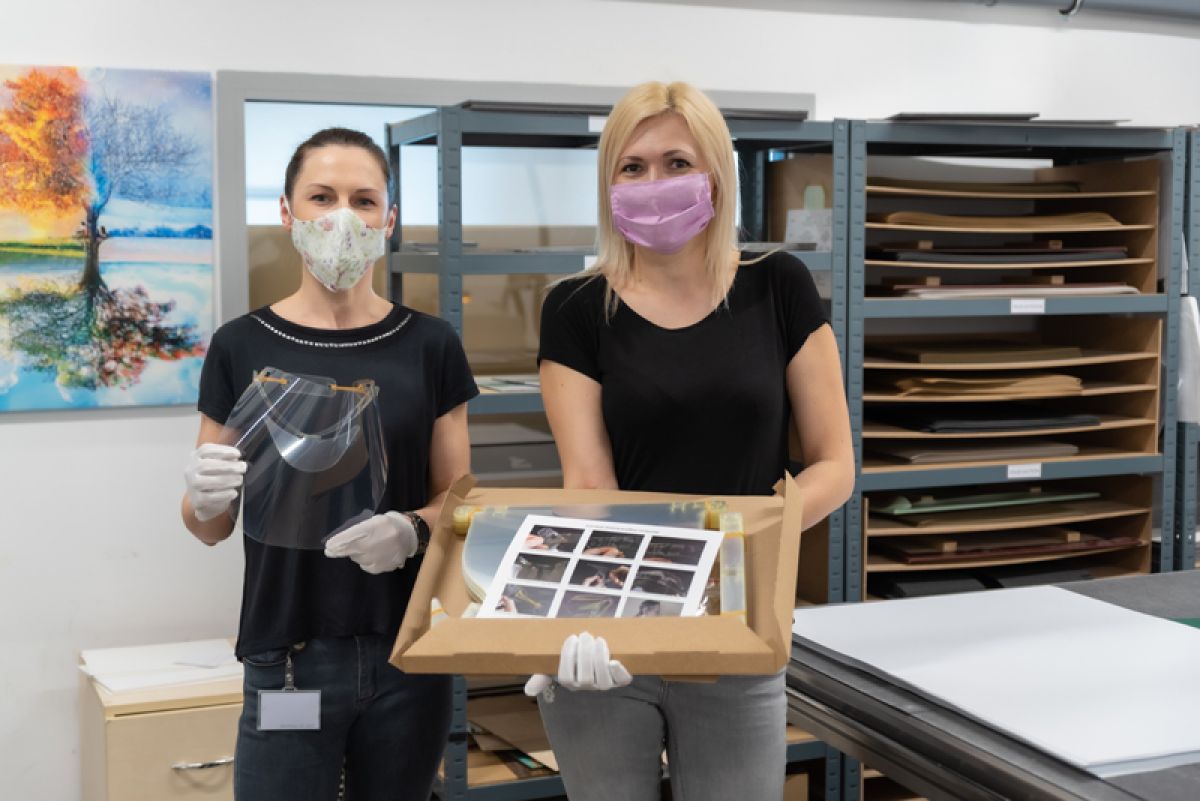 Wspierają pracowników szpitala. Ich firma zaczęła produkować przyłbice [FOTO] - Zdjęcie główne