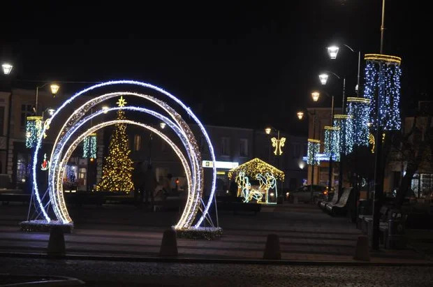 Blisko milion złotych na świąteczne ozdoby w Mielcu! Co na to mieszkańcy miasta? [ANKIETA] - Zdjęcie główne