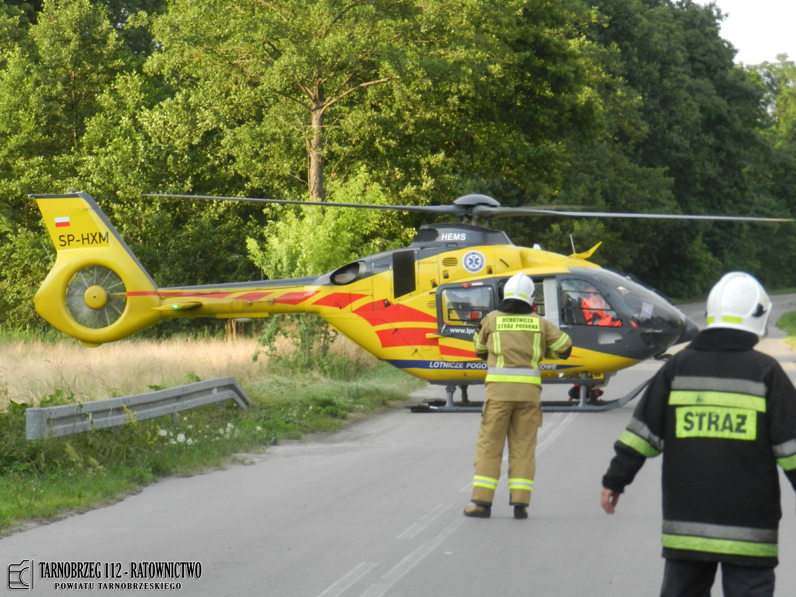 Mężczyzna skoczył na główkę do przydomowego basenu. Na miejsce wezwano LPR.