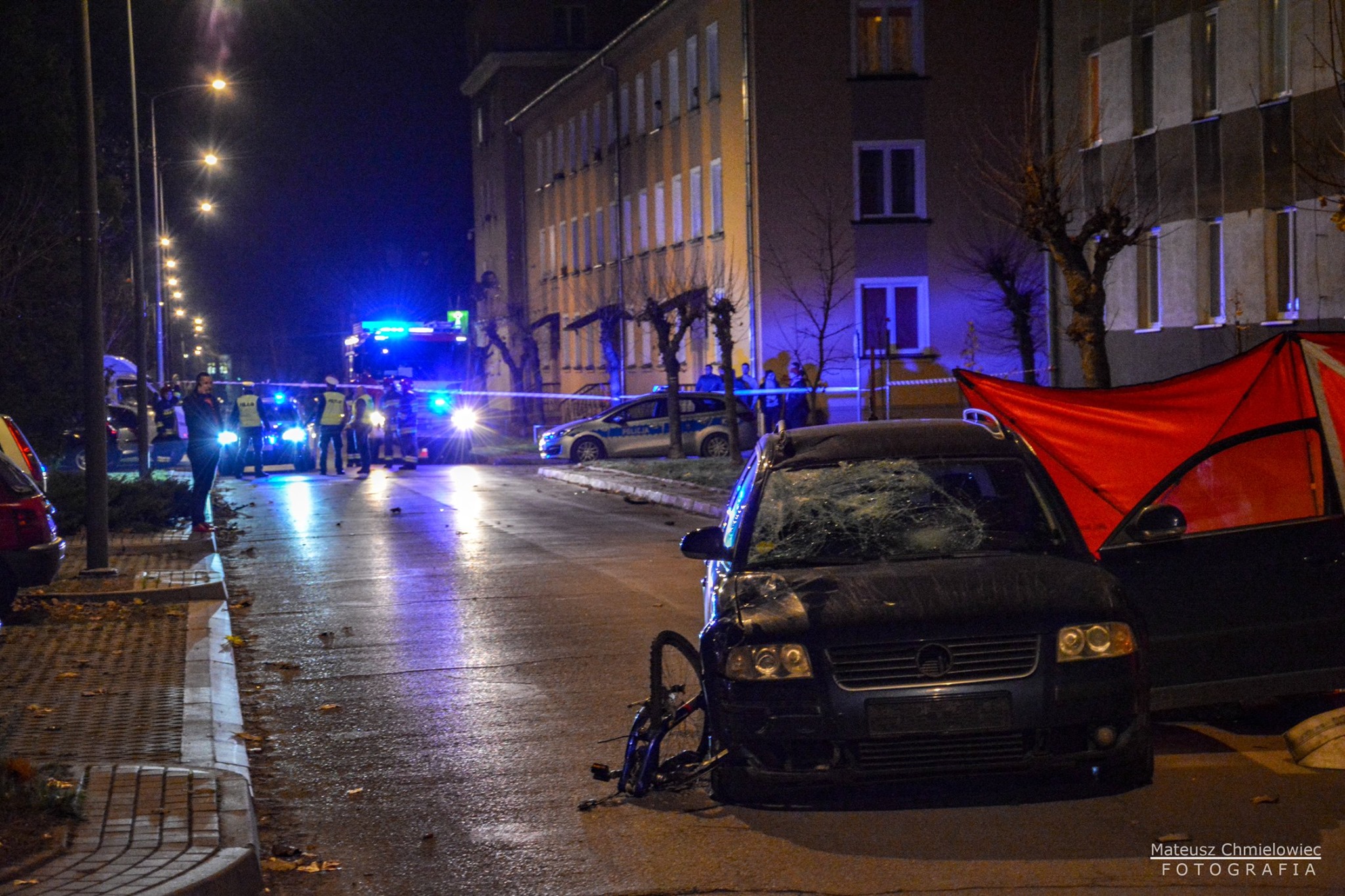 Śmierć w centrum Nowej Dęby! Siła uderzenia była ogromna [MAPA FOTO AKTUALIZACJA] - Zdjęcie główne