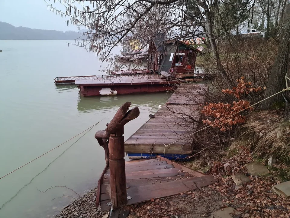 Poziom wody w Jeziorze Solińskim. Sprawdzamy jak wygląda sytuacja [ZDJĘCIA] - Zdjęcie główne