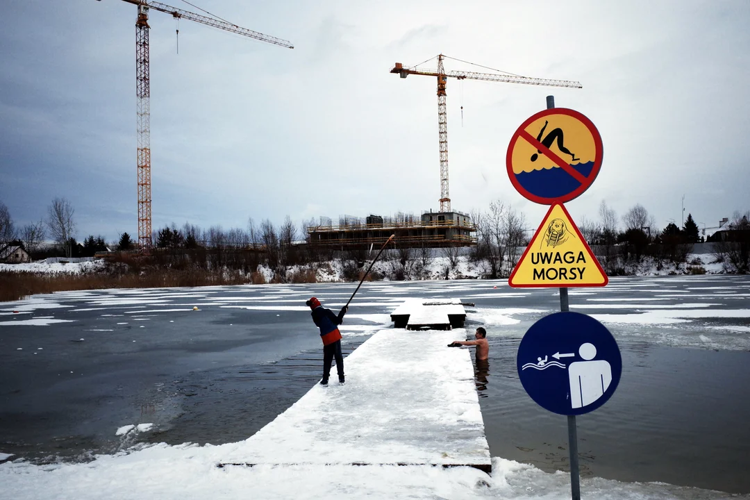 Zima na dobre zagościła w Rzeszowie. Wybraliśmy się na spacer nad Wisłokiem [ZDJĘCIA] - Zdjęcie główne