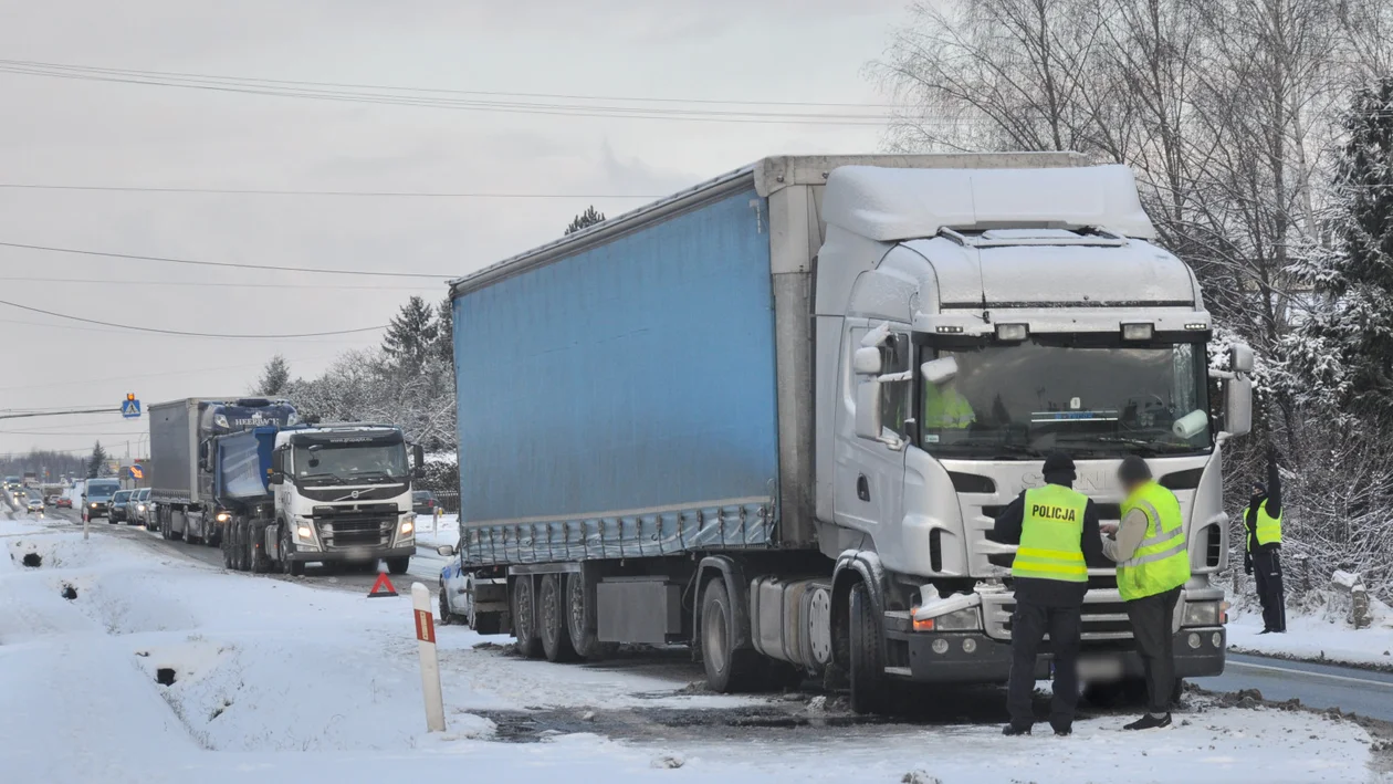 Dwie ciężarówki zderzyły się na DK9 w Kolbuszowej Dolnej [ZDJĘCIA] - Zdjęcie główne