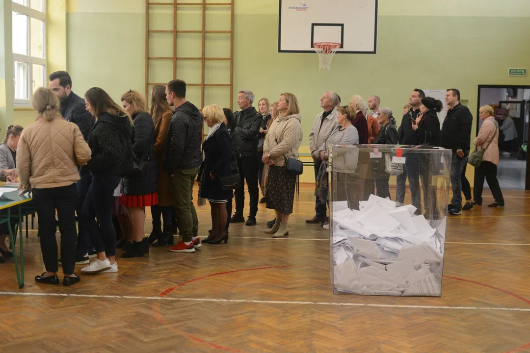 Tak głosowali mieszkańcy Tarnobrzega i powiatu tarnobrzeskiego. Sprawdź wyniki wyborów do Sejmu i Senatu - Zdjęcie główne