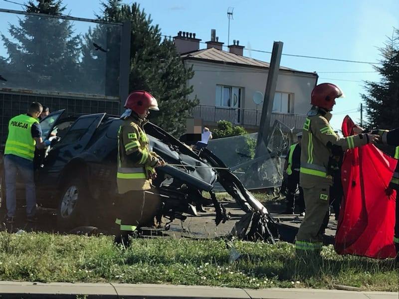 Z auta niewiele zostało. Kolejna śmierć na ul. Krakowskiej w Rzeszowie - Zdjęcie główne