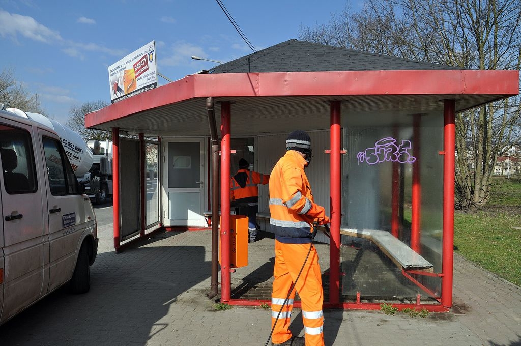 Autobusy i przystanki przemyskiego MZK poddane dezynfekcji [FOTO] - Zdjęcie główne