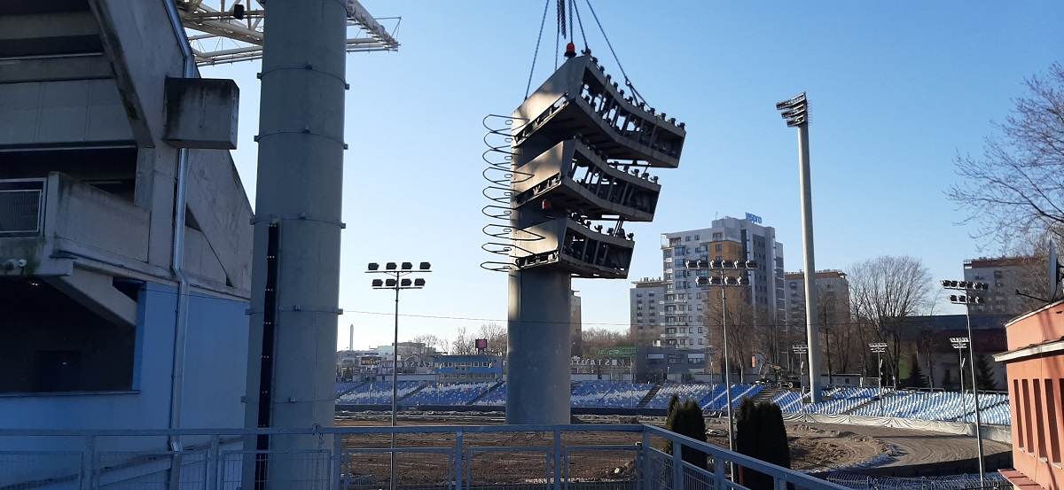 Ze Stadionu Miejskiego znikają jupitery. Ślad historii czy powiew PRL-u? [FOTO] - Zdjęcie główne