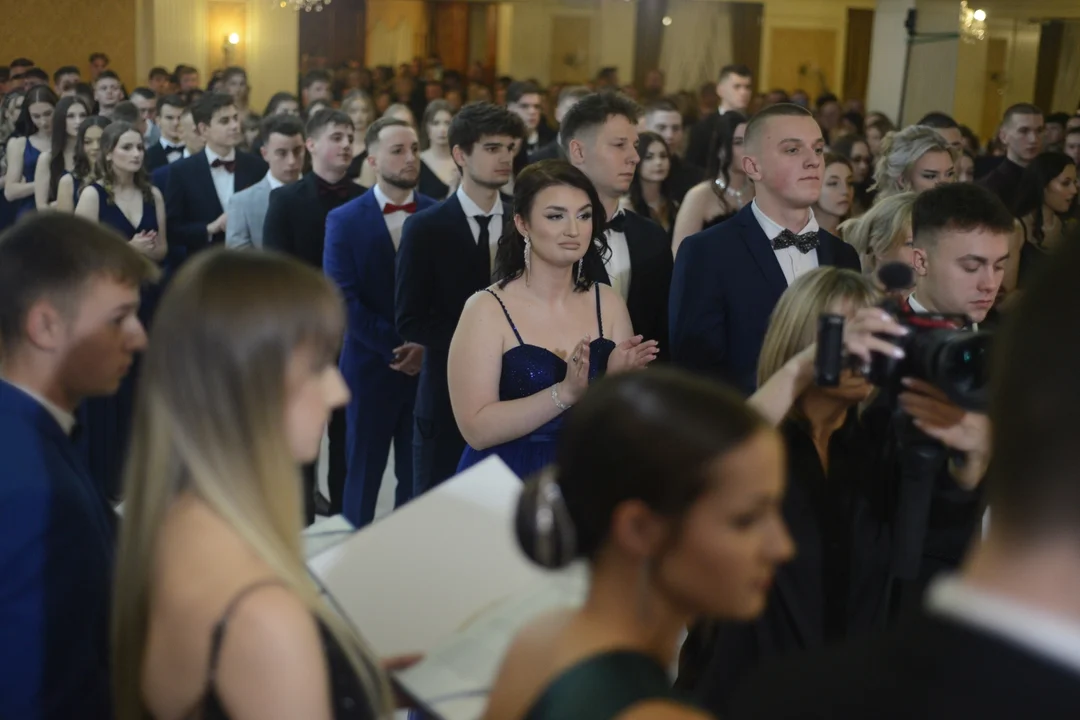 Studniówka to studnia bez dna? Tyle kosztuje bal maturalny - Zdjęcie główne