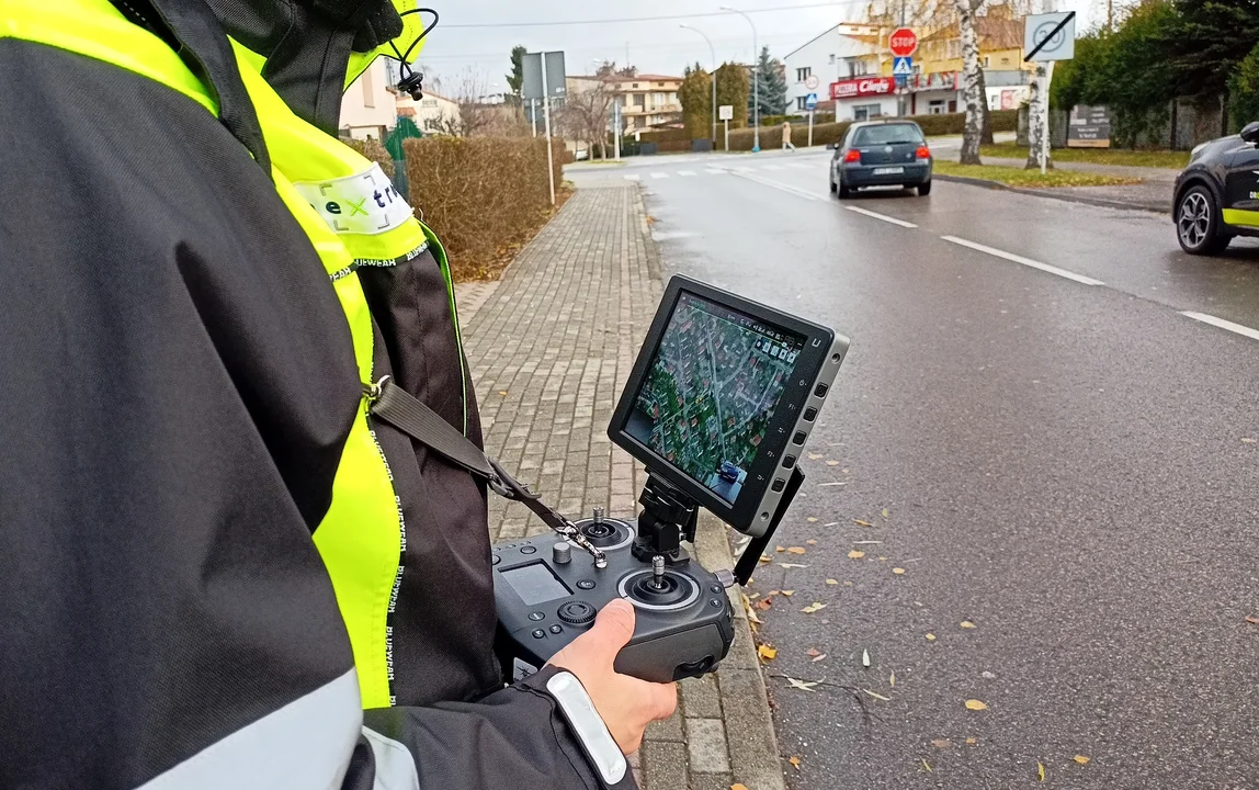 Dron sprawdza czym palą w piecach mieszkańcy Rzeszowa.