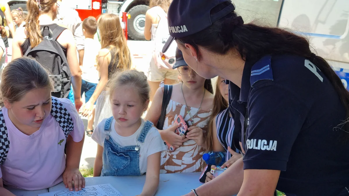 Służby w trosce o bezpieczne wakacje. Piknik profilaktyczny w Tarnobrzeskim Domu Kultury [ZDJĘCIA] - Zdjęcie główne