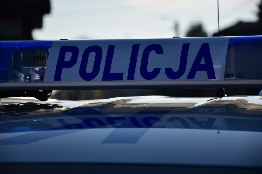Nocna kolizja karetki jadącej na sygnale - Zdjęcie główne