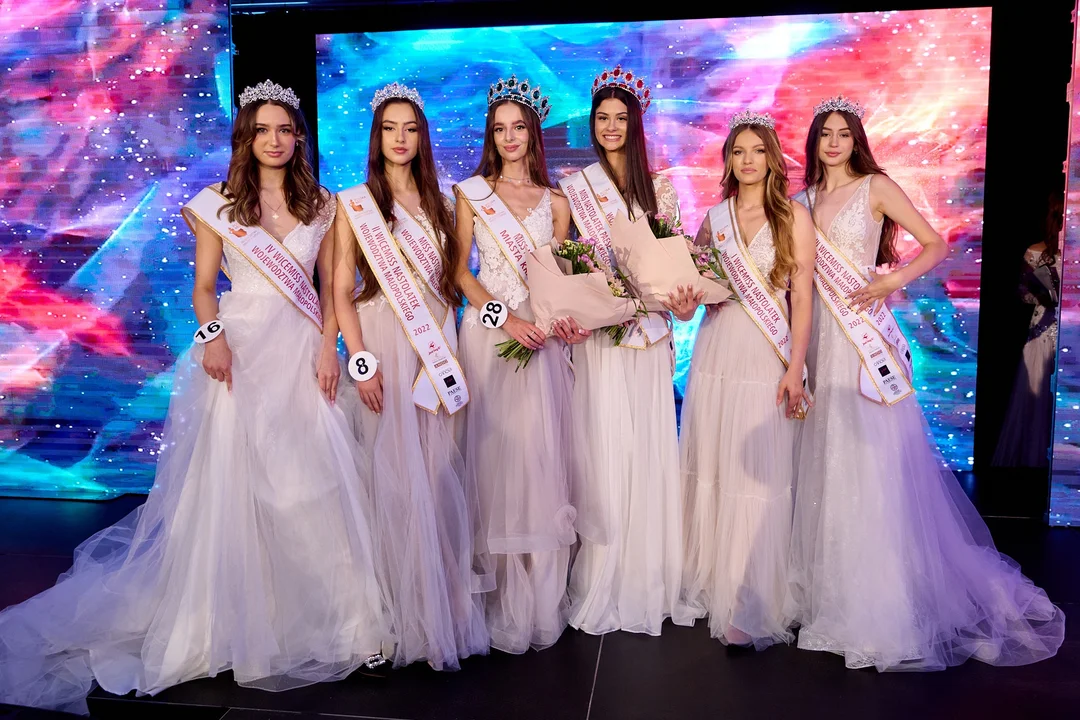 Piękne dziewczyny z Podkarpacia zdominowały konkurs Miss Nastolatek Województwa Małopolskiego 2022. Wygrała Emilia Bilik z Jarosławia [ZDJĘCIA] - Zdjęcie główne