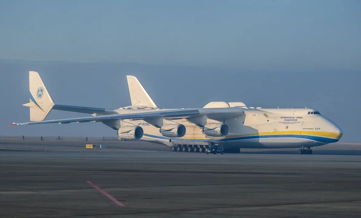 Największy samolot świata Antonov An-225 Mrija może zostać odbudowany. Rusza zbiórka pieniędzy na ten cel. Są jednak pewne wątpliwości [ZDJĘCIA, WIDEO] - Zdjęcie główne