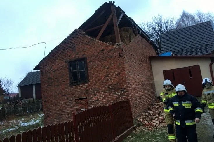 Po wichurze na Podkarpaciu  229 interwencji strażaków. Połamane drzewa, zerwane dachy [ZDJĘCIA] - Zdjęcie główne