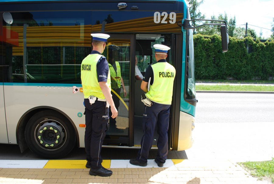 Kontrole maseczek w autobusach. Za jej brak grozi 500 zł mandatu! [ZDJĘCIA] - Zdjęcie główne