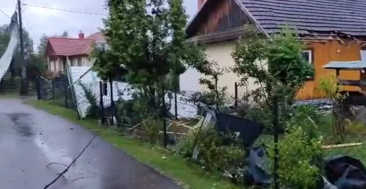 Blisko cztery tysiące osób bez prądu na Podkarpaciu! Kolejna trąba powietrzna w regionie [ZDJĘCIA, WIDEO] - Zdjęcie główne