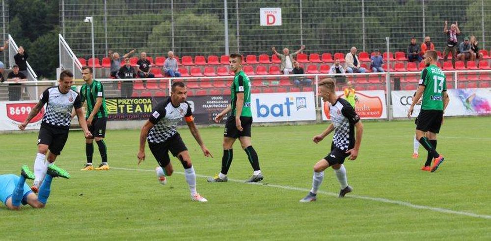 Bytovia zmiażdżyła Stalówkę. Resovia liderem! - Zdjęcie główne