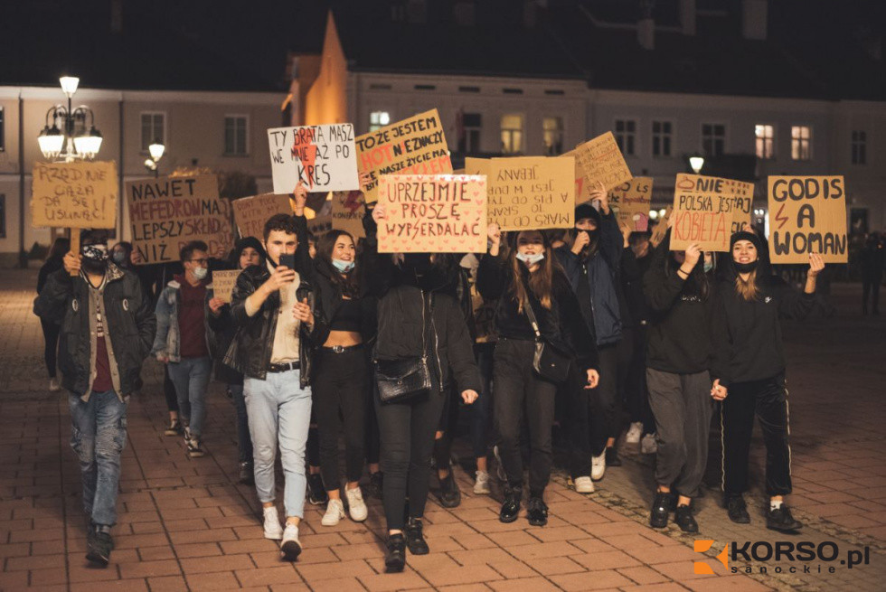 Kurator Oświaty uderza w Strajk Kobiet! Młodzież ripostuje [LIST] - Zdjęcie główne