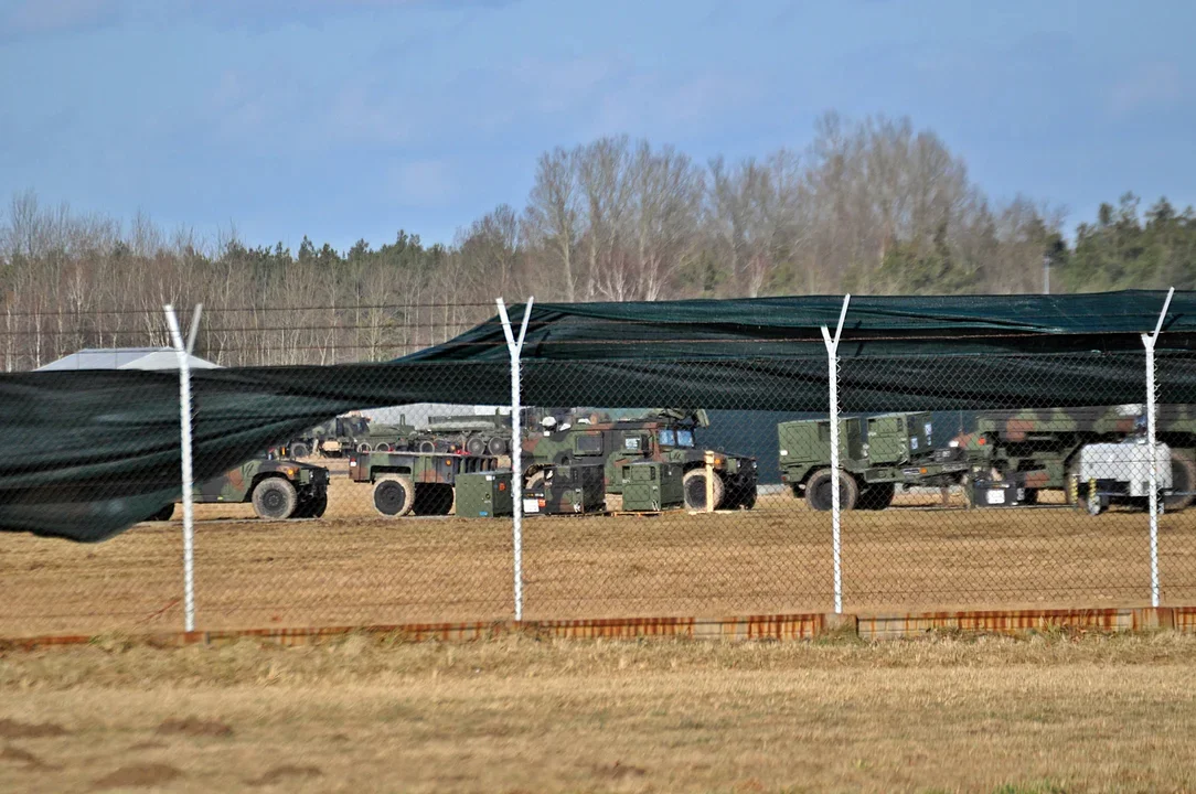 Na lotnisku pod Przemyślem powstaje kolejna baza wojsk USA. Granica z Ukrainą będzie pilnie strzeżona [ZDJĘCIA] - Zdjęcie główne
