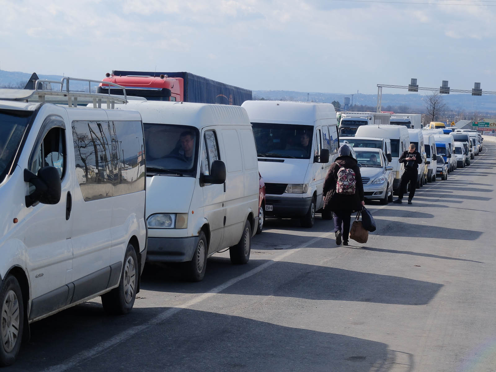 Kolejki na granicy w Medyce. Ukraina jednak NIE ZAMYKA przejścia! [FOTO] - Zdjęcie główne