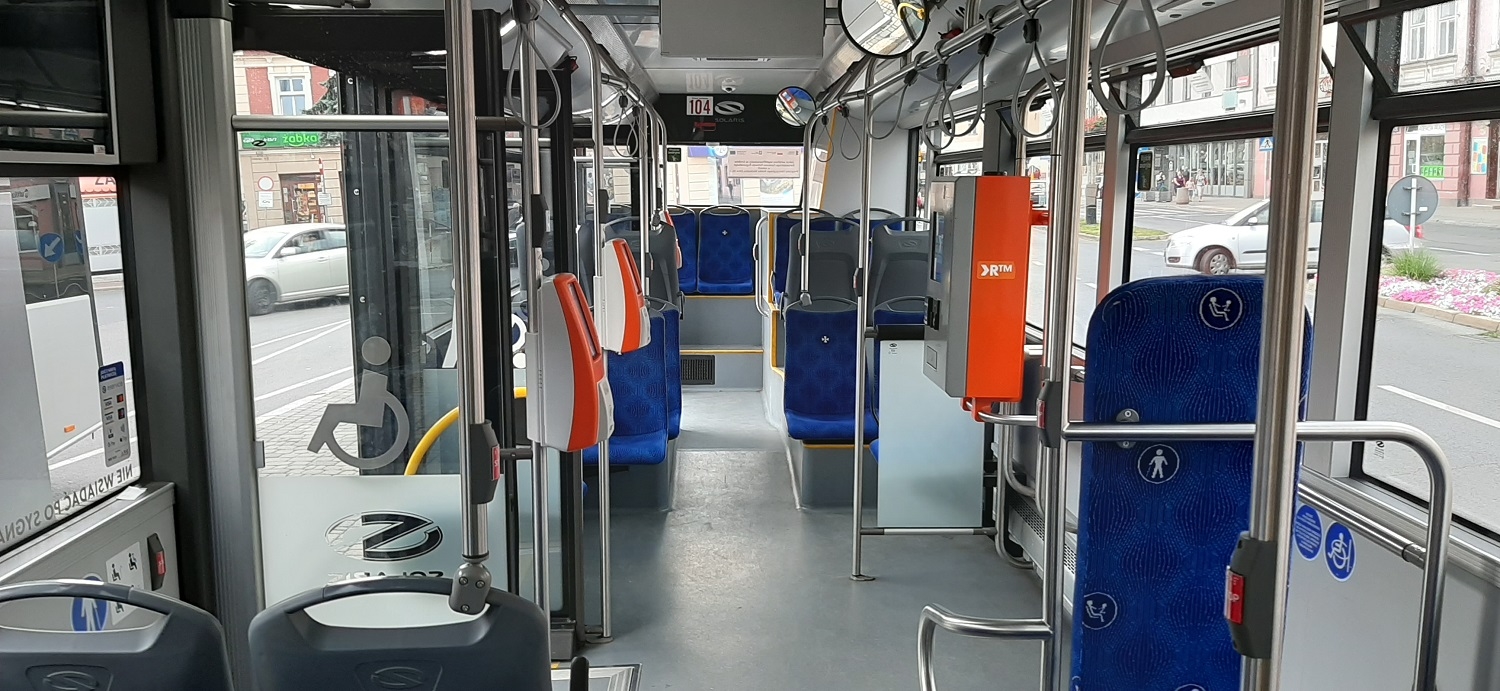 Dozowniki z płynem do dezynfekcji w autobusach miejskich - Zdjęcie główne
