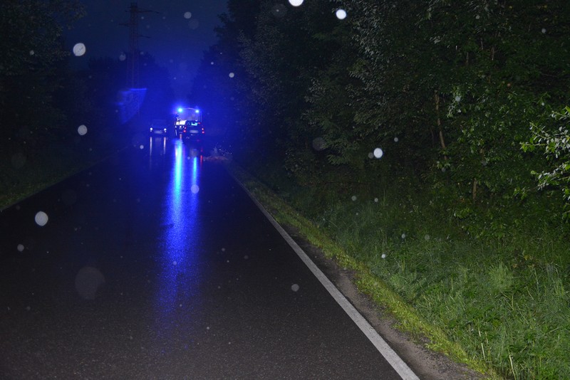 Rowerzysta miał ogromnego pecha. Doznał poważnych obrażeń - Zdjęcie główne
