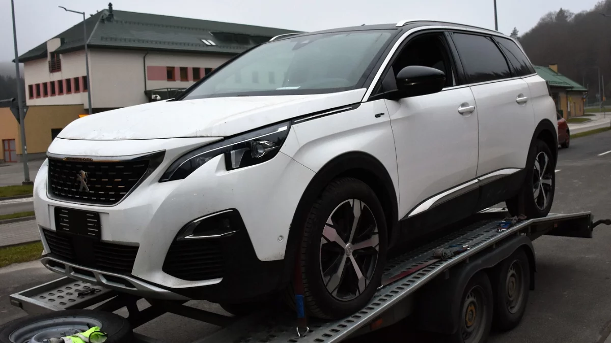 Paserzy z Azerbejdżanu staną przed sądem. Chodzi o BMW warte prawie milion - Zdjęcie główne