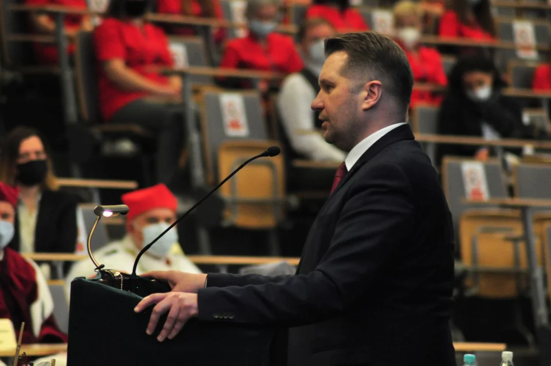 Co dalej ze studniówkami? Minister edukacji Przemysław Czarnek odpowiada: - To nie resort organizuje bale [ZDJĘCIA] - Zdjęcie główne