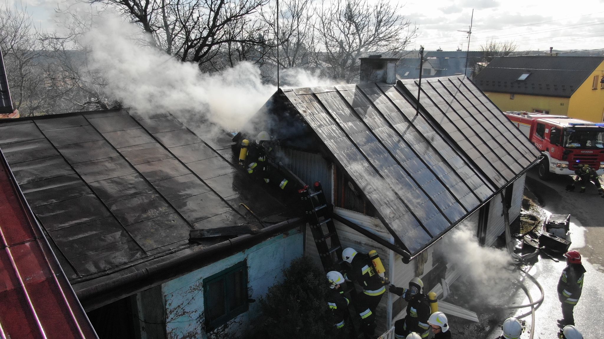 W domu wybuchł pożar. Zginęła jedna osoba [FOTO] - Zdjęcie główne